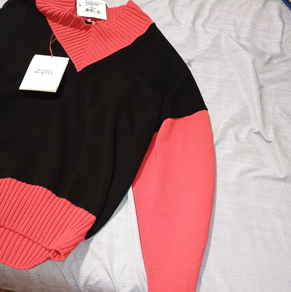 I am selling a nice Alexander McQueen sweater, it was a gift but it doesn't fit